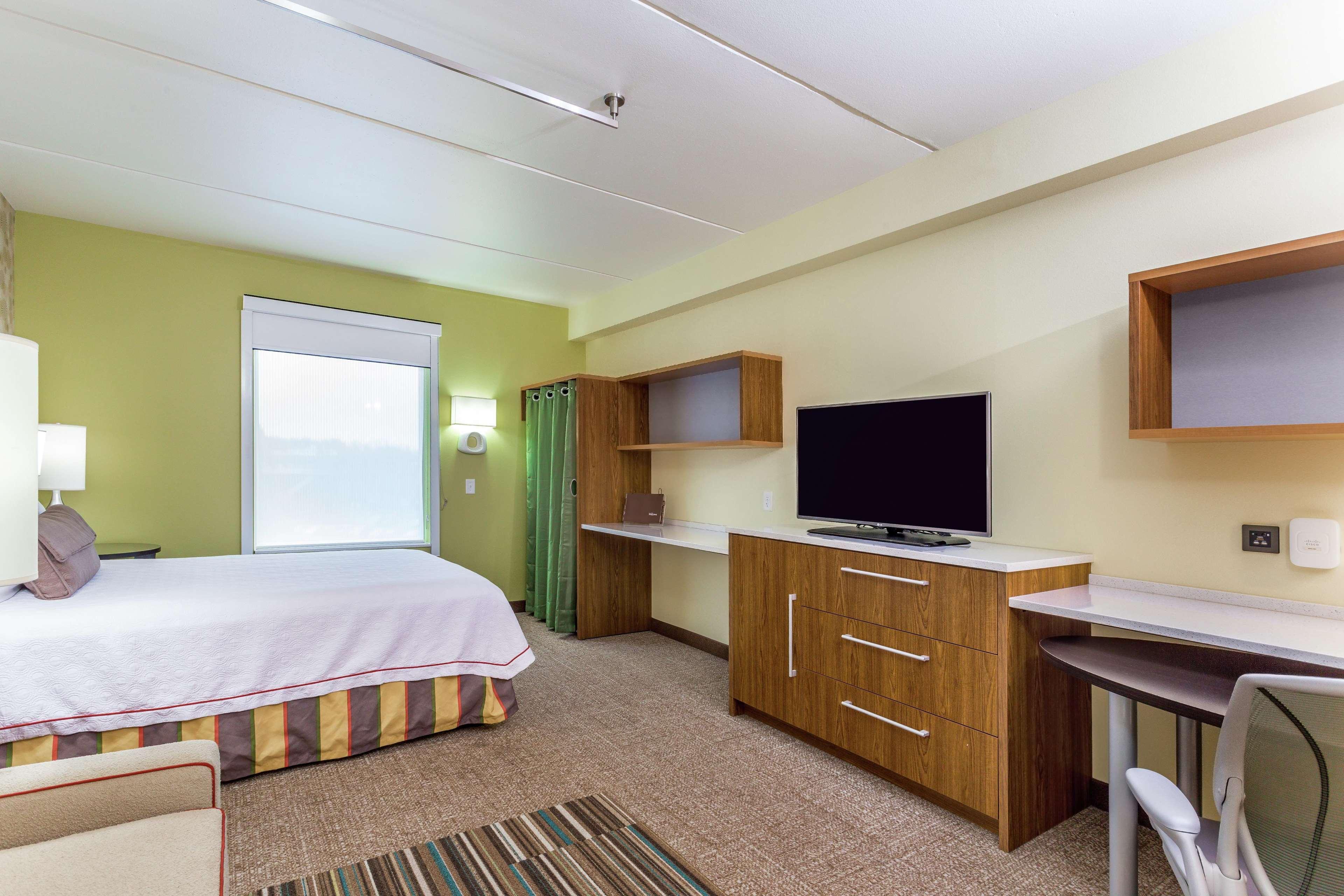 Hotel Home2 By Hilton Airport/wolf Rd